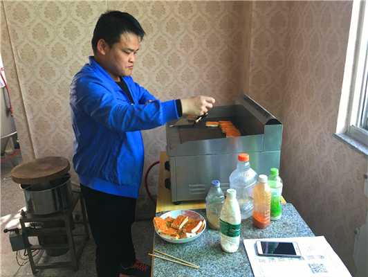 魅力小吃培訓學員香豆腐實踐操作現(xiàn)場案例